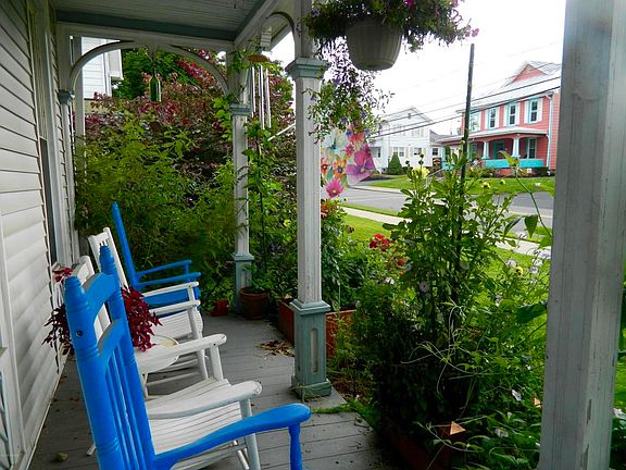 3rd image of 158 E Main St