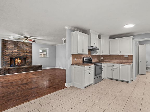5th image of 3418 Main St