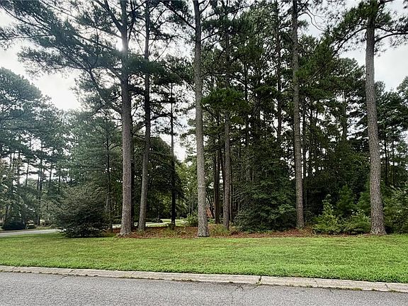 3rd image of 8 Pitchkettle Point Cir