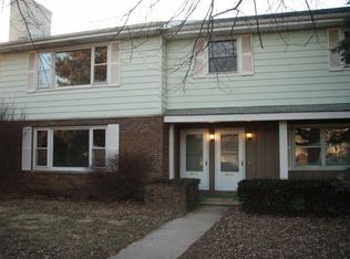 2015 Prairie View Dr, Urbana, IL 61802