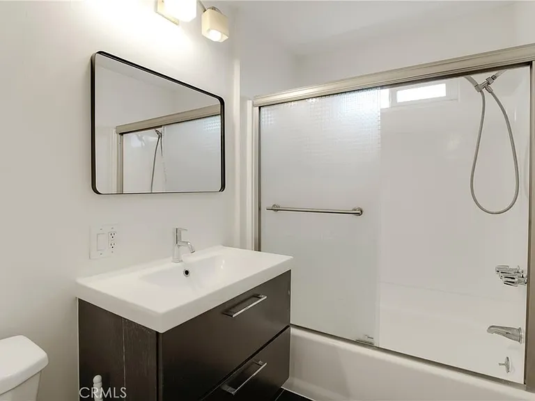 5152 Romaine St — Photo 13