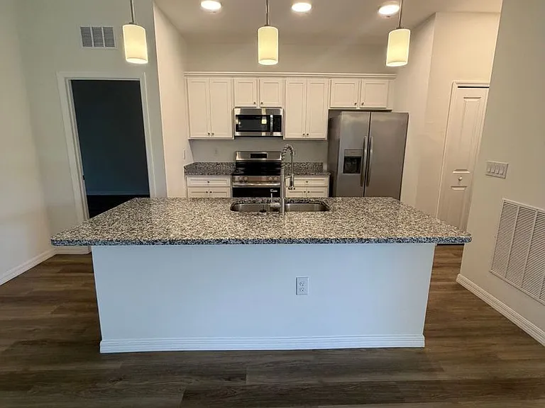 17223 Berwin Ave — Photo 11