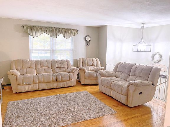 5th image of 54 Stacy Dr