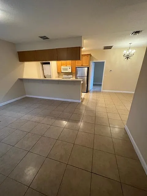 3 bed, 2.0 bath, 1060 sqft, $2,300 — Photo 2