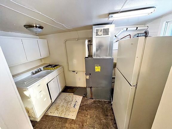 3rd image of 709 S Sanborn Blvd #8