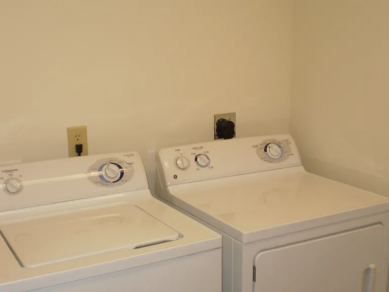 601 Pigeon Creek Dr #15 — Photo 9