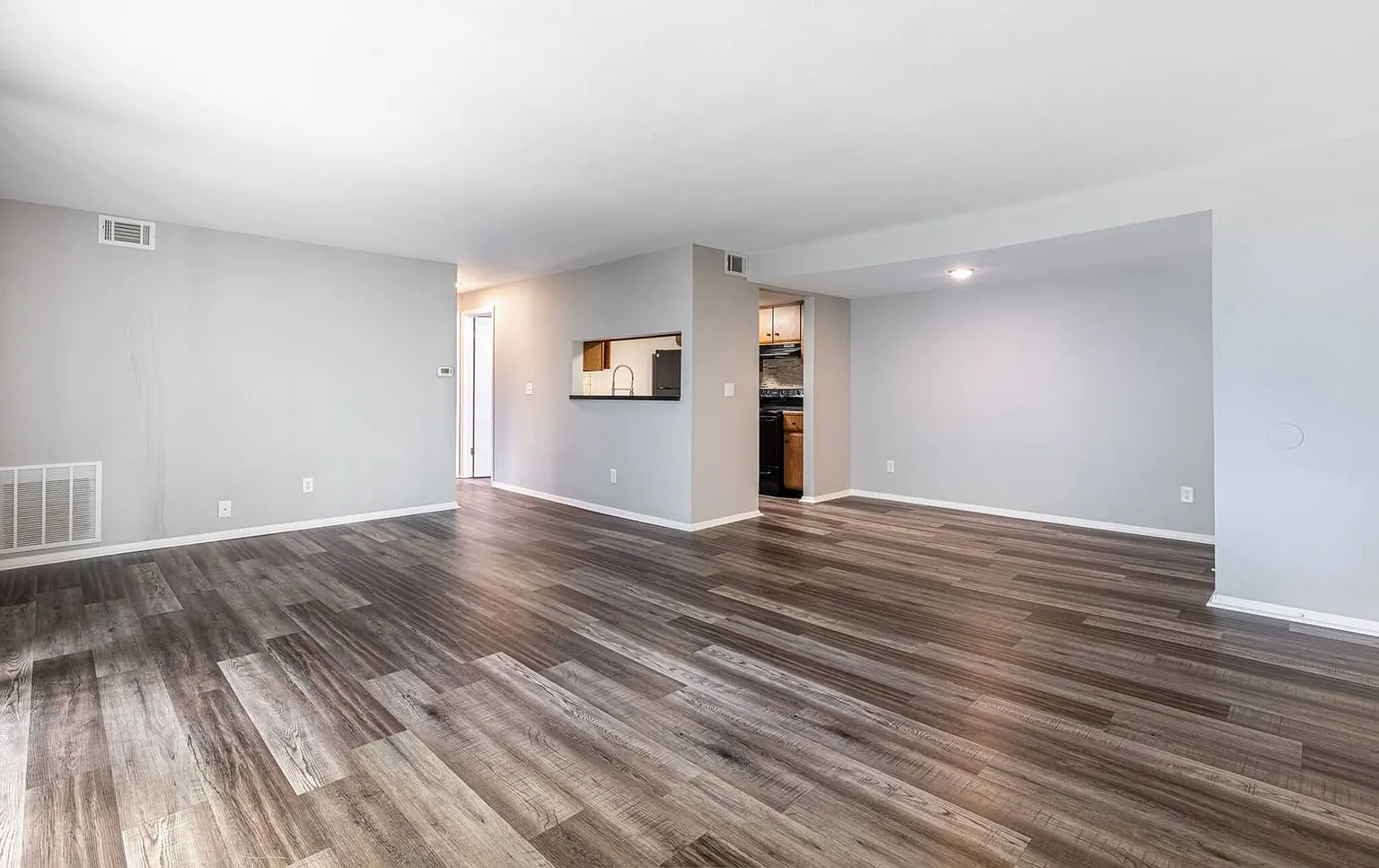 Flowerdale Apartments — Photo 2