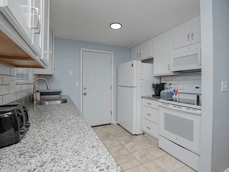 1387 Firethorne Dr — Photo 13