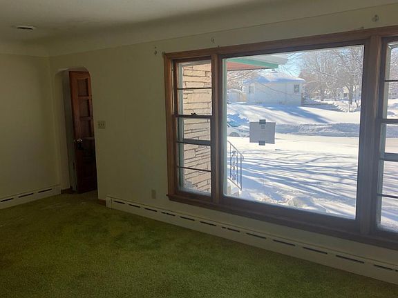 2nd image of 2112 Caroline Ln