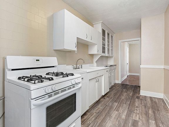 3rd image of 4013 Charlotte St APT 3N