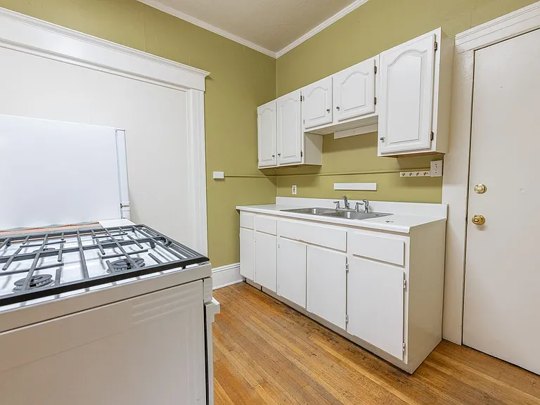 1404 SE Madison St — Photo 1