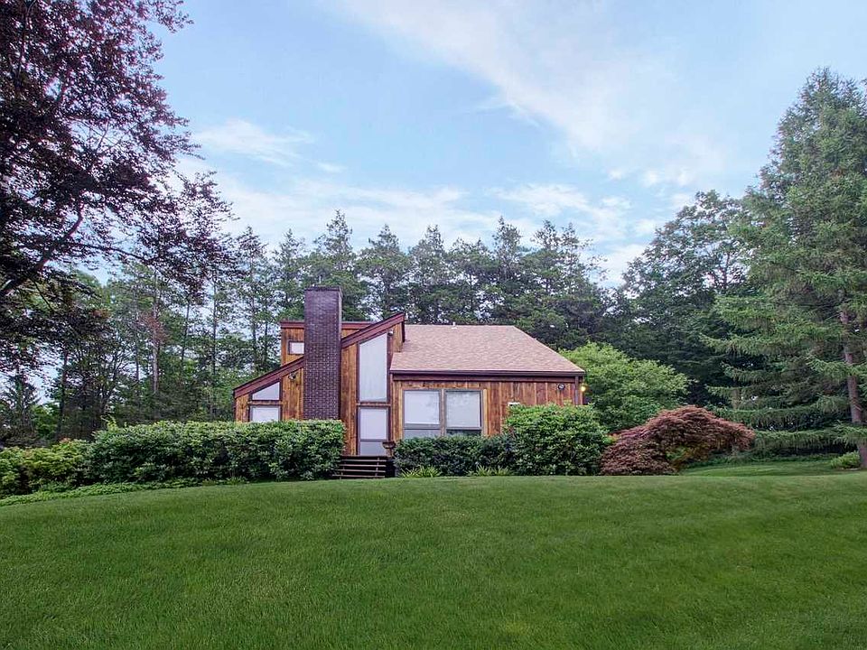 1st image of 19 Linden Ln N