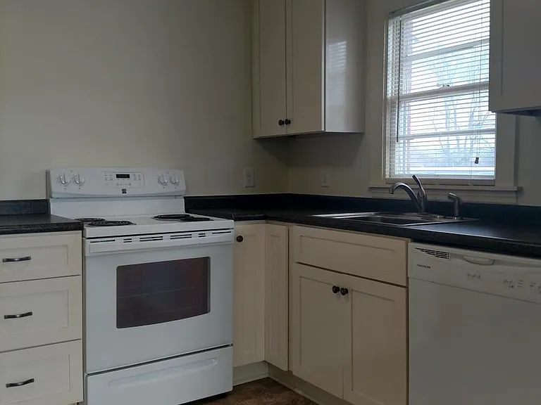2500 Alameda St — Photo 9