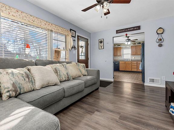 4th image of 2713 Sunset Dr