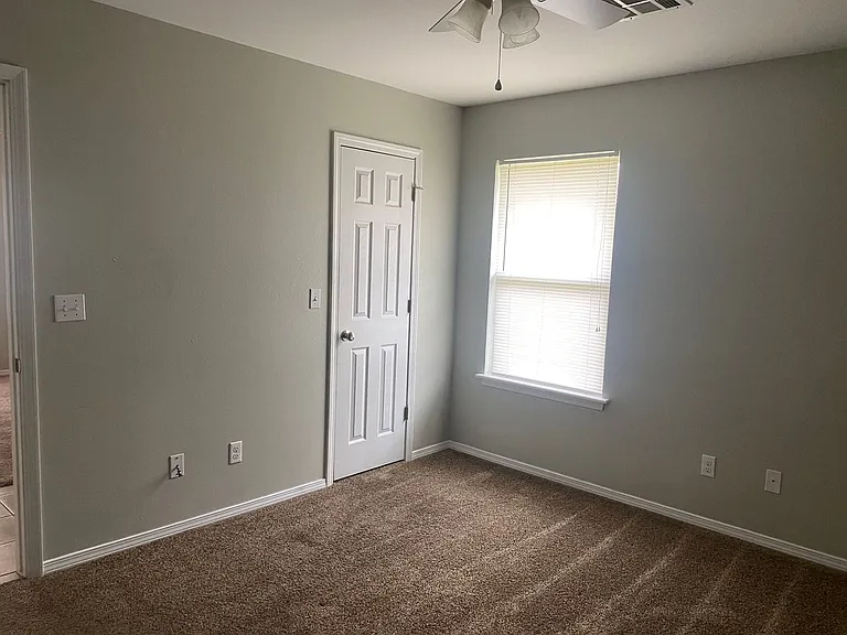 111-113 Cherokee — Photo 16