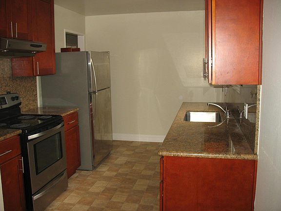 4th image of 2290 Brown Ave