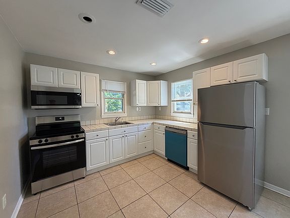2nd image of 2813 N Morgan St #A