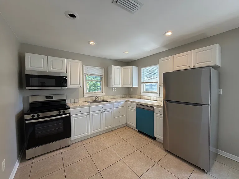 2813 N Morgan St #A — Photo 2
