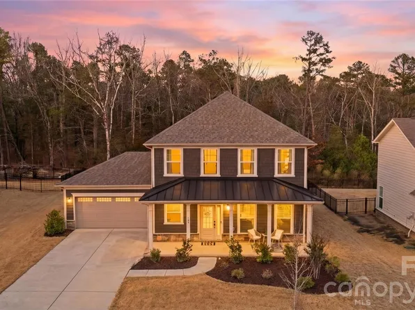 607 Southstone Dr, Matthews, NC 28104