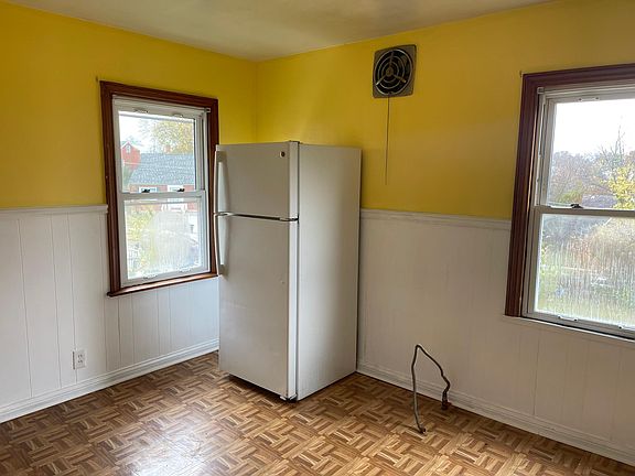 3rd image of 8384 Royal Heights Dr