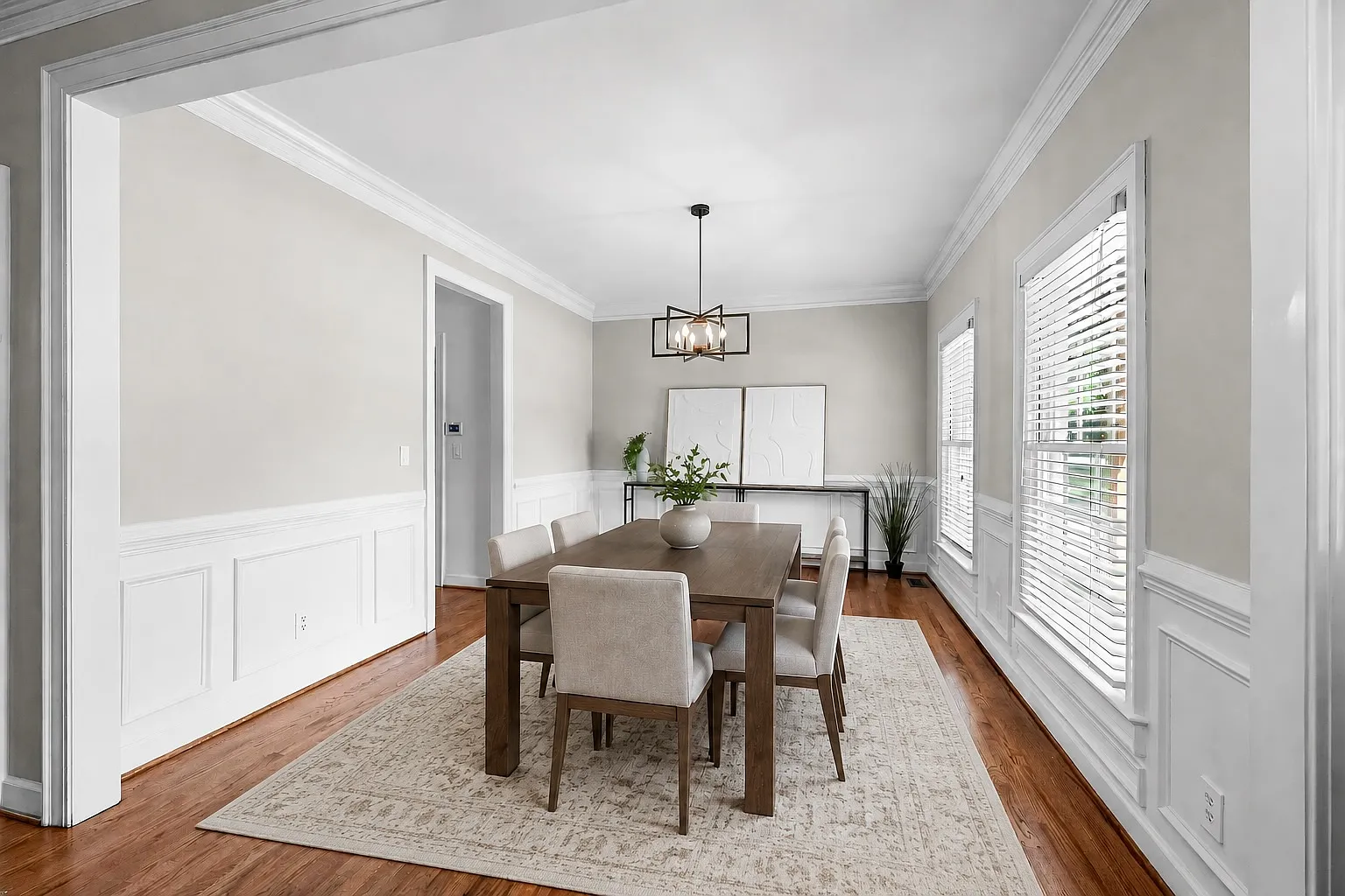 4 bed, 2950 sqft, $5,650 — Photo 3