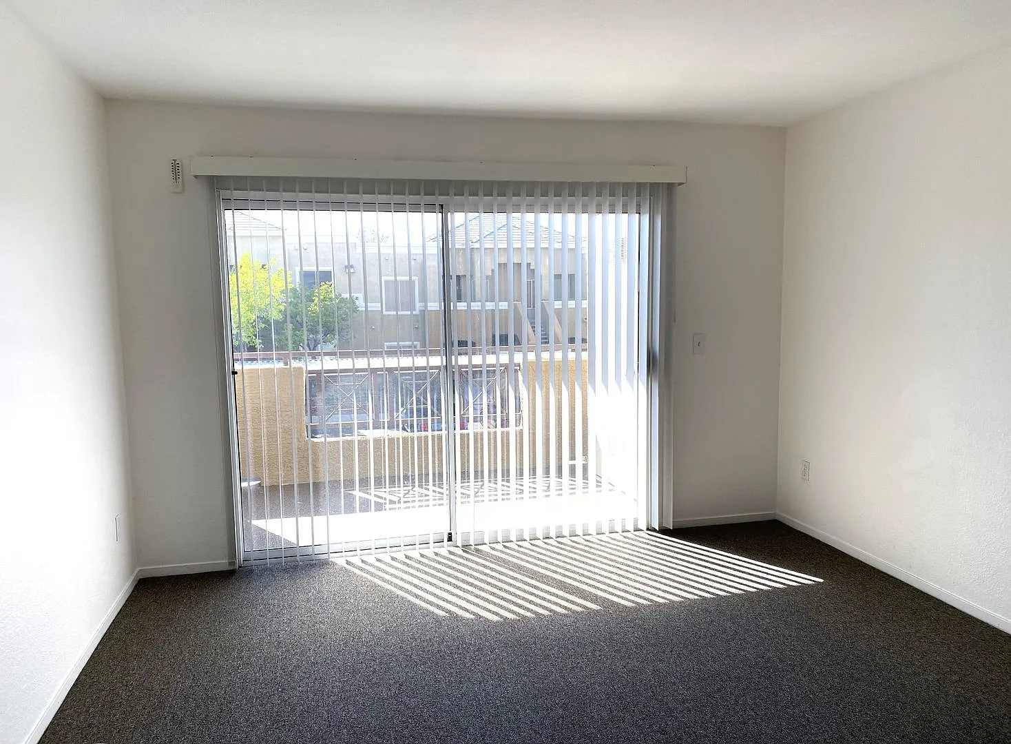 1 Bedroom 1 1/2 Bath. 2nd floor of a well-kept, peaceful, quiet community - Russell/Buffalo — Photo 3
