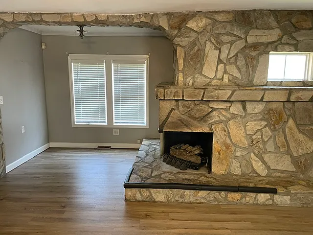 670 Emily Ln — Photo 3