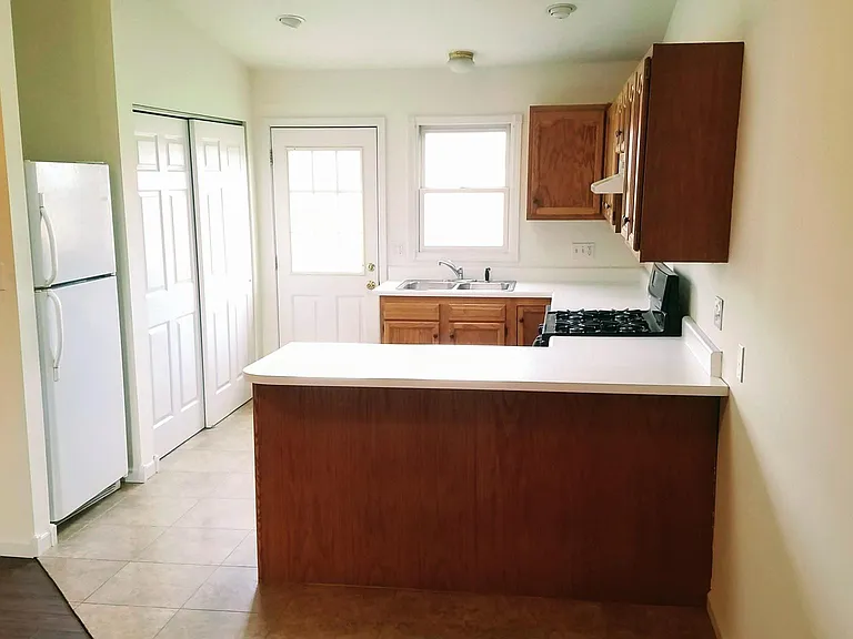 625 Oakbrook Ave — Photo 3