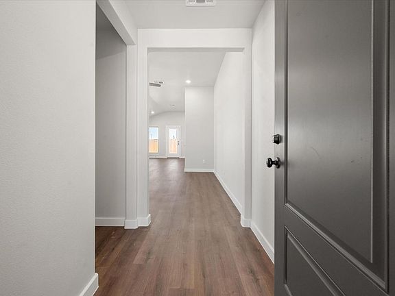 2nd image of 2902 Cottonwood Ave