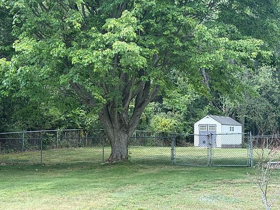 5th image of 32 Ashley Ct