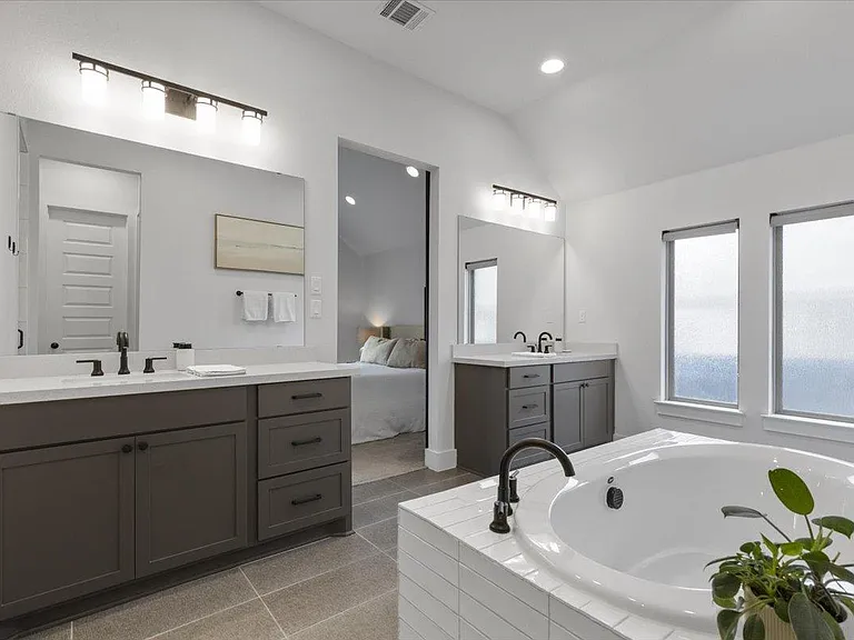 557 Jefferson Dr — Photo 17