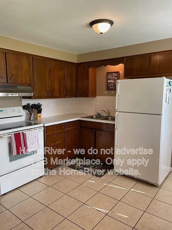 3 bed, 1.5 bath, 1400 sqft, $1,500 — Photo 2