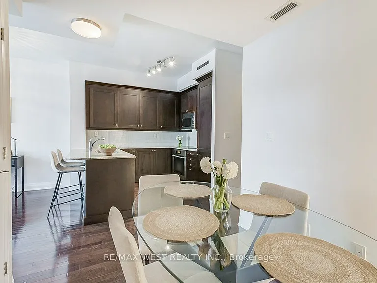 1 Bedford Rd #818 — Photo 5