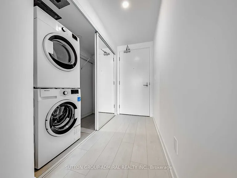19 Western Battery Rd #522 — Photo 2