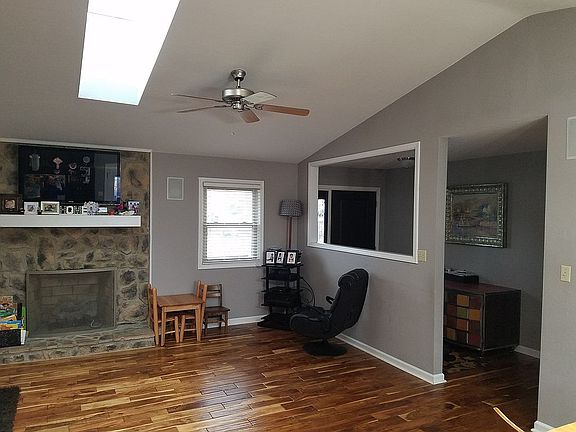 3rd image of 5001 Buffalo Cir