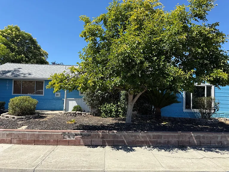 261 Gregory Ln — Photo 1