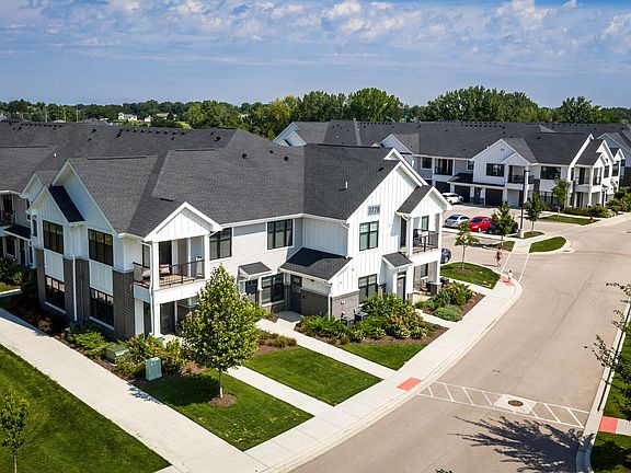 Seasons at North Aurora Resident Building Exterior