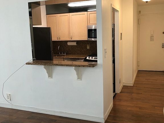 5th image of 301 E 45th St APT 9B
