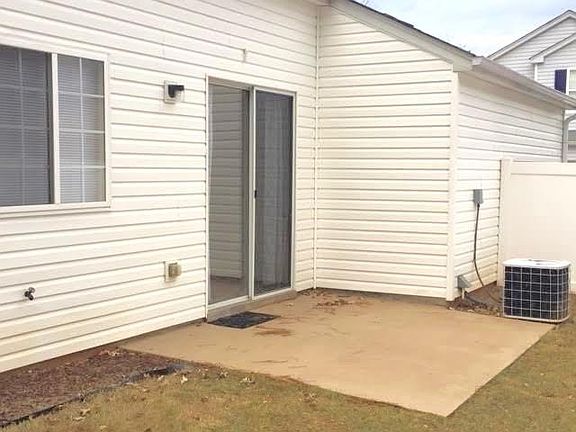 3rd image of 500 W Oaks Dr