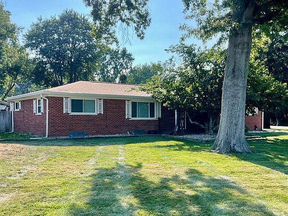 3rd image of 5621 Garrett Dr