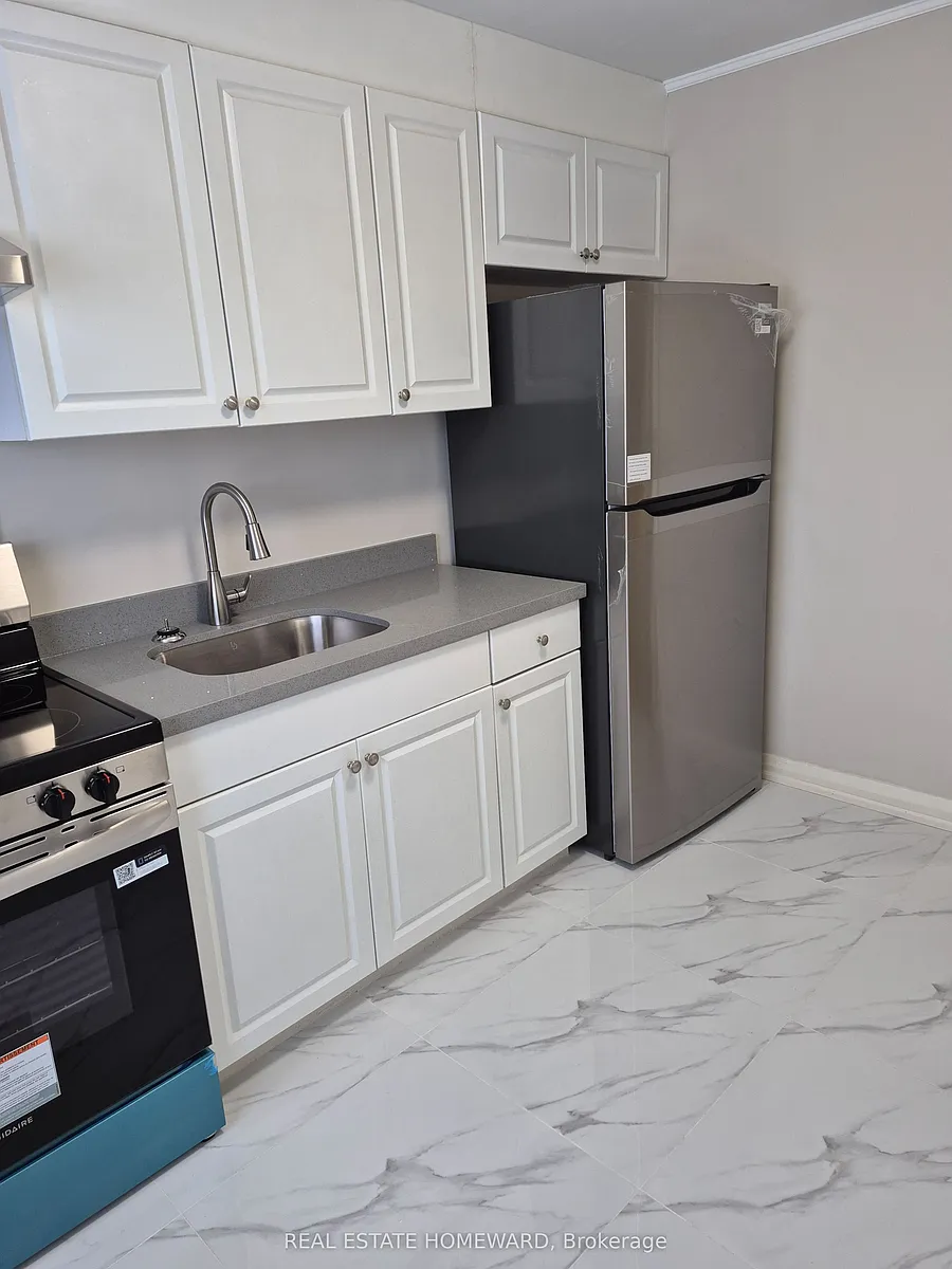 Building Photo - 1066 Coxwell Ave #4
