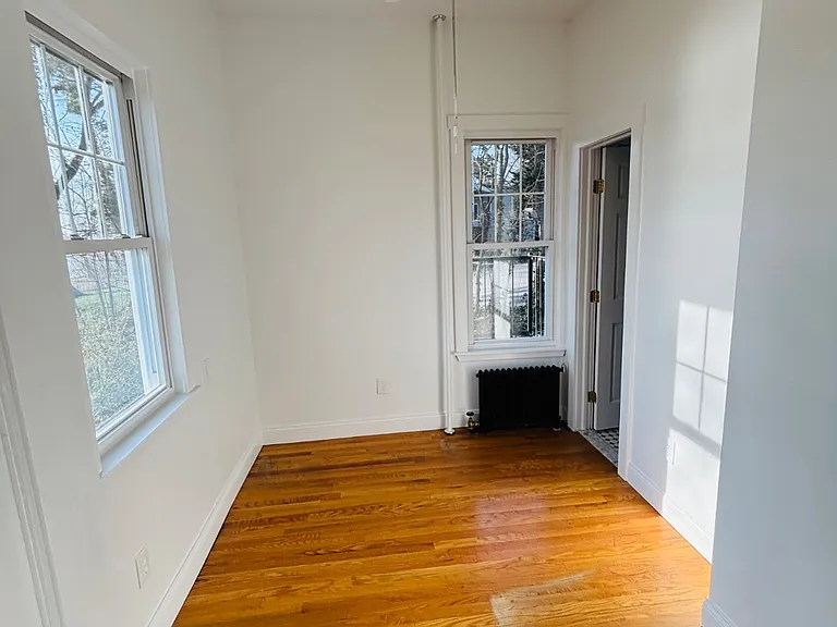 420 Littleworth Ln — Photo 2