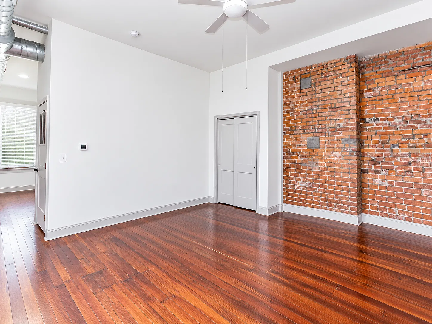 Studio, 725 sqft, $1,325 — Photo 4