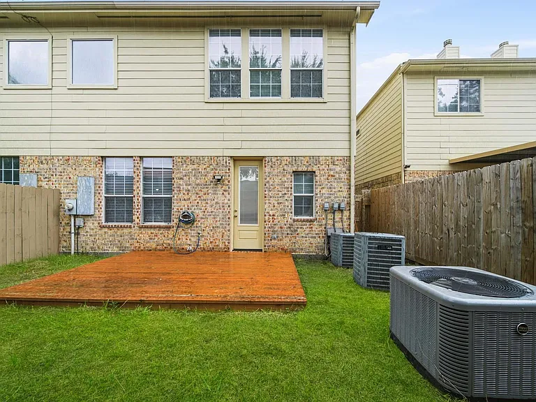 2711 Wallingford Pnes — Photo 33