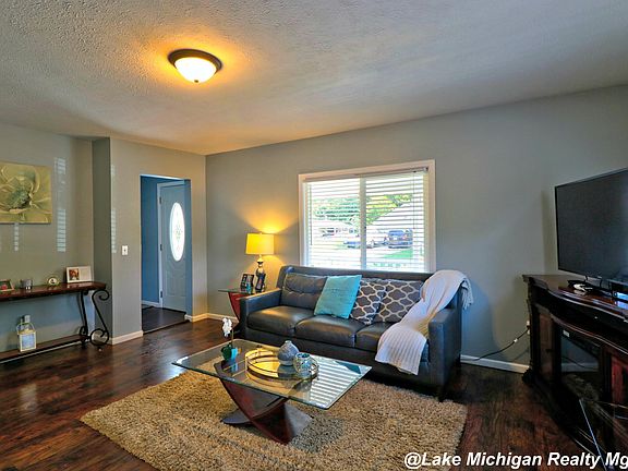 5th image of 2053 Galewood Ave SW