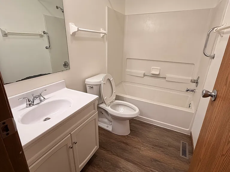 5706 Palos Ln — Photo 10