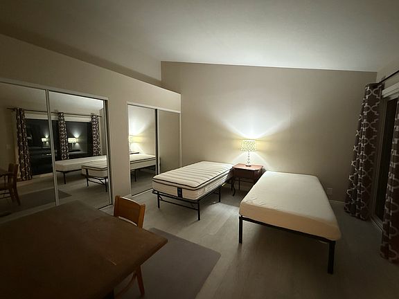 5th image of 182 Stanford Ct