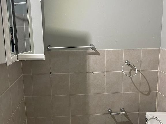 5th image of 5 Graham St Floor 1