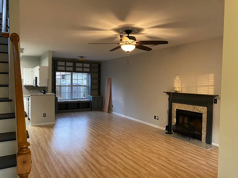 386 Arlington Dr — Photo 4