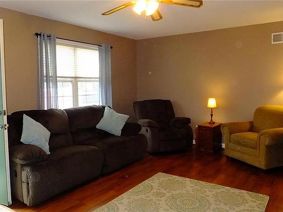 3rd image of 4954 Shawnee Ct